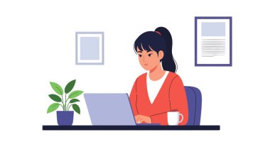 At kuyruklu siyah saçlı bir kadın elinde bitki ve kupayla bir masada dizüstü bilgisayarla çalışıyor..