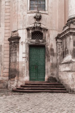 Dini bir evde güzel vintage kapı