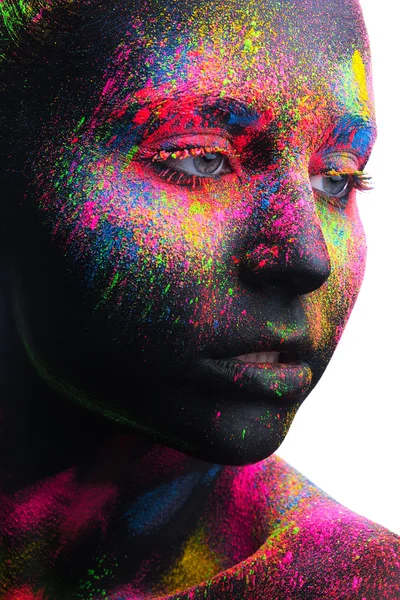 Chica con un cuerpo de arte negro y un maquillaje colorido — Foto de Stock