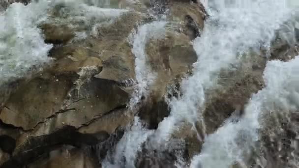 Vista Rio Montanha Pedras Rochas Fluxo Fluvial — Vídeo de Stock