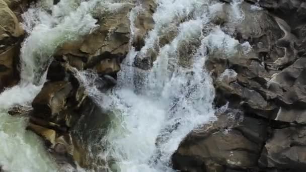 Vista Rio Montanha Pedras Rochas Fluxo Fluvial — Vídeo de Stock
