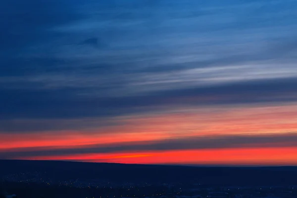 Céu Lindo Por Sol Com Listras Vermelho Azul — Fotografia de Stock