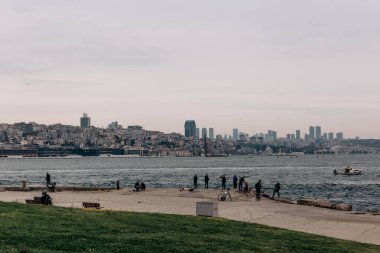 İstanbul 'da şehir, deniz ve ufuk çizgisi manzaralı güzel bir manzara