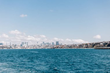 İstanbul 'da şehir, deniz ve ufuk çizgisi manzaralı güzel bir manzara
