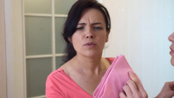 하우스 Woman House Worker 가정에서 집안을 청소하는 집이다 파운드 — 비디오