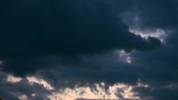 Fps Time Lapse Nuvens Cinzas Escuras Céu Azul Dia Tempo — Vídeo de Stock