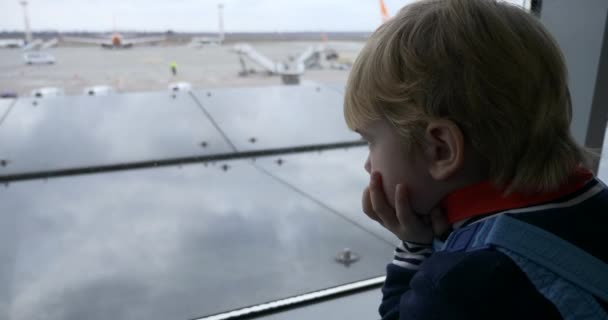 Serious Cute Child Watching Airplane Airport Window Little Boy Looking — Videoclip de stoc