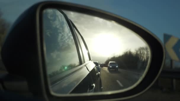 Close Car Side Mirror View Morning Evening Sunshine Autopista Expressway — Vídeos de Stock