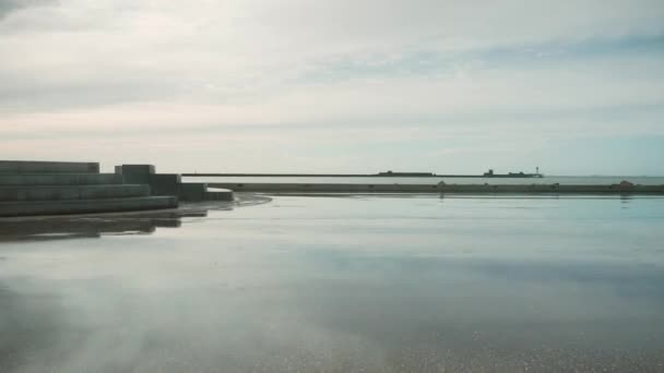 Widok Ruchu Samochodów Wzdłuż Nabrzeża Pobliżu Sea Harbor Bulwar Clemenceau — Wideo stockowe