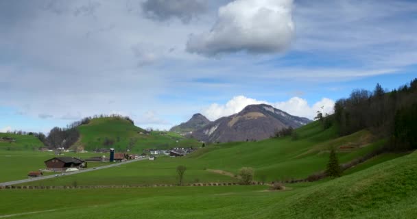 Malebné Alpy Country Road Scénická Krajina Green Grass Pastures Meadows — Stock video