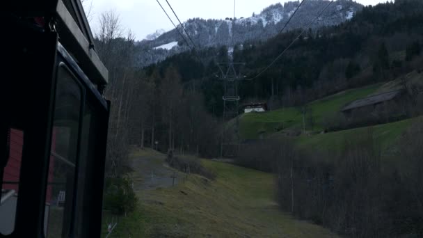 Gondola Lift Station Bottom Mountain Snowcapped Top Peak Attinghausen Switzerland — Stock Video