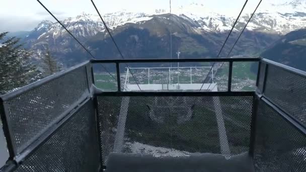 Vista Estação Elevação Gondola Topo Montanha Vale Pitoresco Scenic Snowcapped — Vídeo de Stock