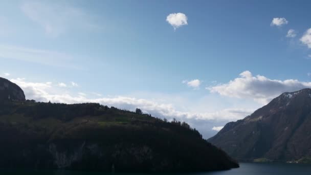 ルツェルン山湖 アルプススイスヨーロッパ 車からの眺めハイウェイキーを移動します スローモーション — ストック動画