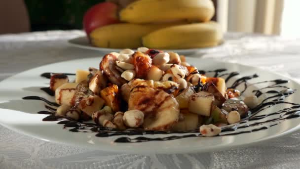 Essen Dessert Nehmen Mit Gabel Rohfruchtsalat Von Bananen Orange Kiwi — Stockvideo