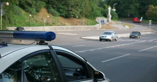 Primer Plano Luces Intermitentes Emergencia Azules Patrulla Policial Urban Road — Vídeo de stock