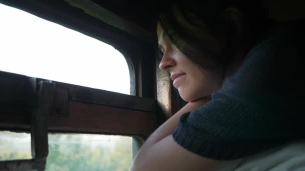 Женщина Путешествует Старом Винтажном Поезде Третьего Класса Platzkart Car Женщина — стоковое видео