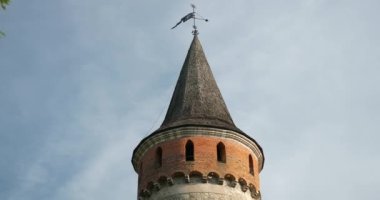 Eski Ortaçağ Taş Kalesi. Kamianet-Podilskyi Kalesi Ukrayna Avrupa. Yaz Gecesi 4K