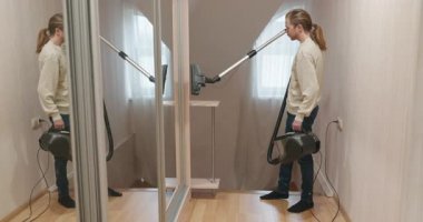 Ev 4K 10-bit 'te Adam Boşaltma Yeri