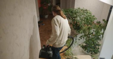 Ev 4K 10-bit 'te Adam Boşaltma Yeri