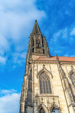 Almanya 'nın Munster kentindeki Gotik tarzı St. Lamberti Katolik Kilisesi.