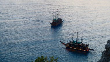 Günbatımı okyanus tekneleri. Yüksek kalite