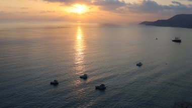 Günbatımı okyanus tekneleri. Yüksek kalite