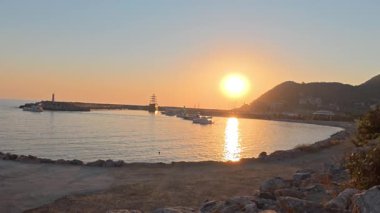 Sahil şeridi altın saati. Kaliteli fotoğraf.