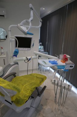 Diş cerrahisi aletleri. Diş cerrahisi aletleri. Diş bakımı. Yüksek kalite fotoğraf