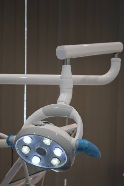 Diş cerrahisi aletleri. Diş cerrahisi aletleri. Diş bakımı. Yüksek kalite fotoğraf