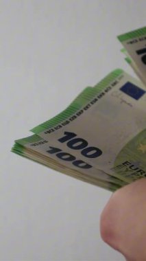 Avro tutan eller. Yüksek kalite fotoğraf