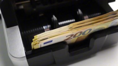 Para sayma makinesi. 200 Euro. Yüksek kalite fotoğraf