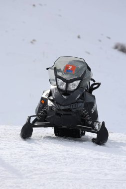 Kar motosikletli yalnızlık. Yüksek kalite fotoğraf