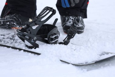 Snowboard bağlayıcı botlar. Yüksek kalite fotoğraf