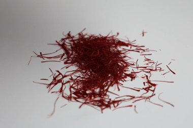 Safran iplik kavanozu. Safran baharatının makro fotoğrafı. Yüksek kalite 4k görüntü