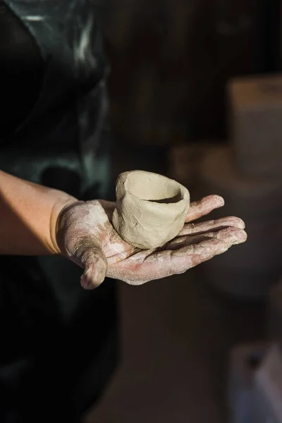 Cropped Unrecognizable Adult Female Artisan Standing Light Studio Holding Fresh — Fotografia de Stock