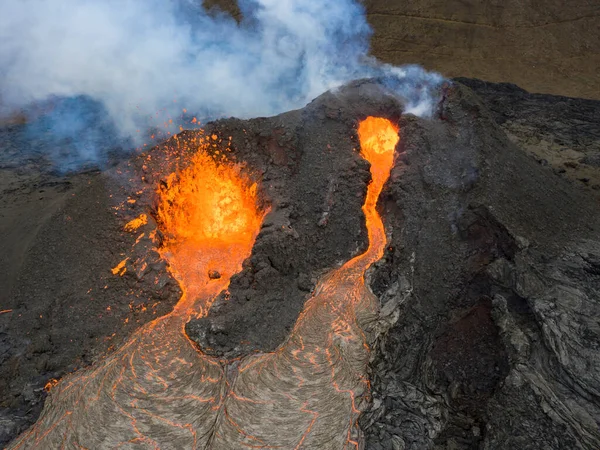 Magma Sparks Out Volcano Hole Run Rivers Lava Ground Iceland — Stock Photo, Image