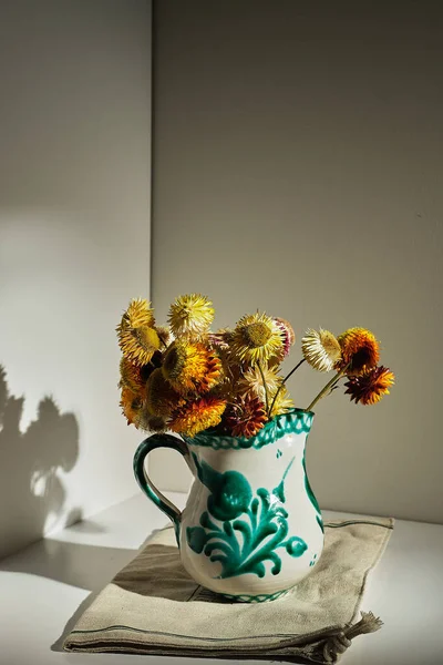 Bouquet Fresh Strawflowers Ceramic Pitcher Placed Table Room Sunlight — Stock Photo, Image