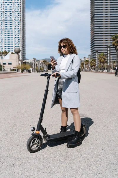 Full Body Young African American Female Coat Sunglasses Standing City — Fotografia de Stock