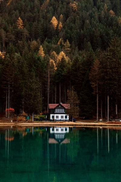 Paisagem Com Lago Assentamento Reflexão Sobre Temporada Outono Dolomitas Itália — Fotografia de Stock