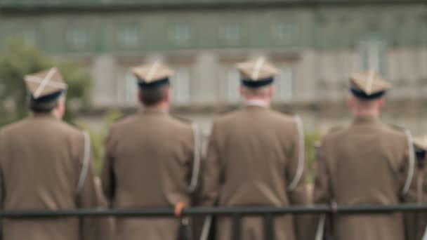 Kolumn av soldater. Militär ceremoni. — Stockvideo