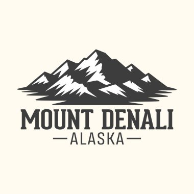 Alaska 'daki Denali Dağı' nın etkileyici zirvelerini gösteren güçlü bir vektör sanat logosu. Bu grafik macera, açık hava ekipmanları ve keşif odaklı işletmeler için idealdir..