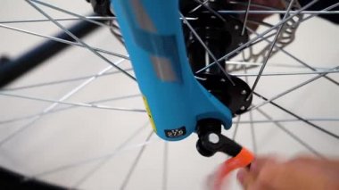 Ana toplar motor, ön tekerlek yakın çekim ayarı