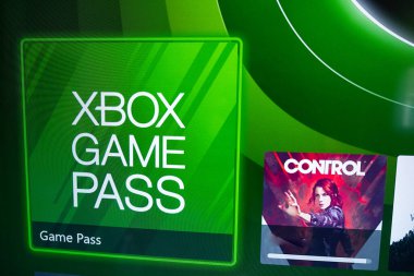 XBOX logosu GAME PASS, Xbox Serisi X. Kiev, Ukrayna - 21 Nisan 2021