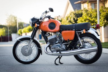 Kiev, Ukrayna - 15 Haziran 2017 Sportbike IZH retro modeli. Yazın sokakta..