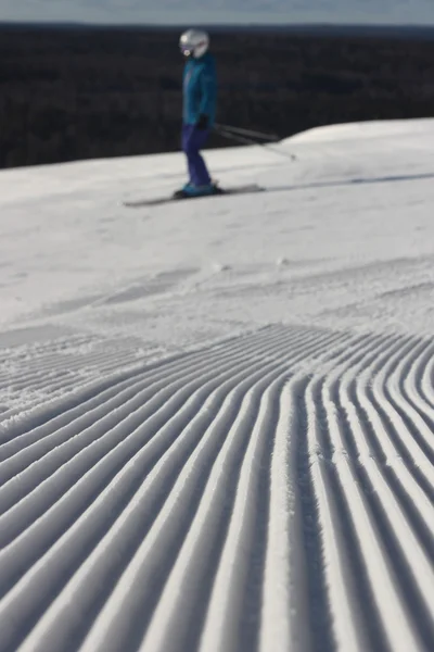 Schnee. Skihang Bergskifahren — Stockfoto