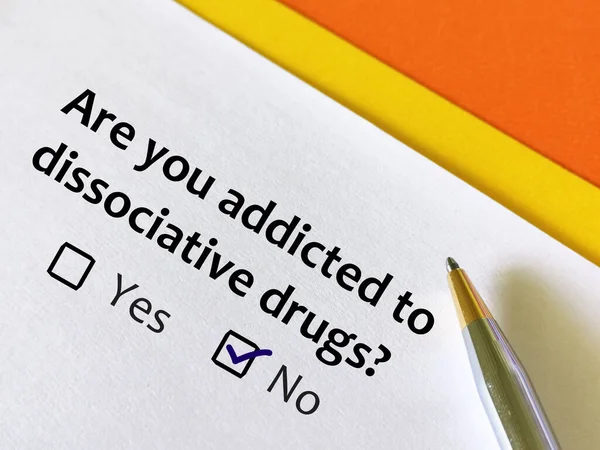 Bir kişi çözülmeli ilaçlarla ilgili soruya cevap veriyor..