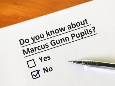 Bir kişi Marcus Gunn 'ın öğrencileri hakkındaki soruyu cevaplıyor. O kişi bunu bilip bilmediğini düşünüyor..