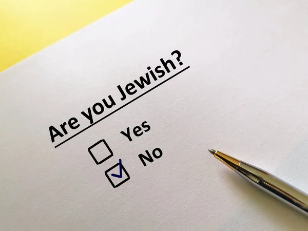 Bir Kişi Diniyle Ilgili Sorulara Cevap Veriyor Kişi Yahudi Olup — Stok fotoğraf