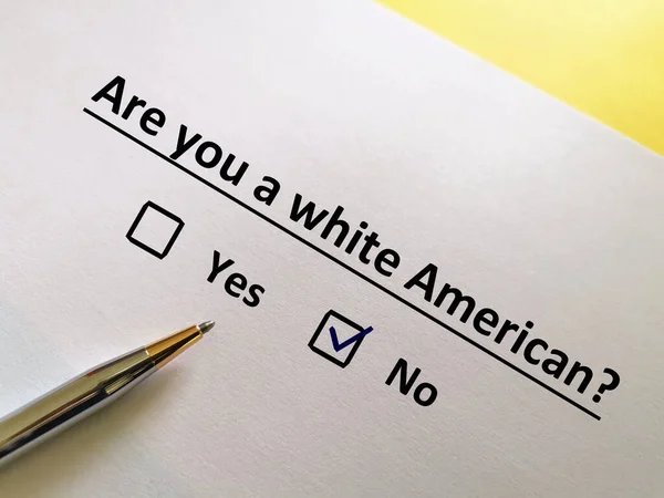 Una Persona Está Respondiendo Pregunta Sobre Sus Razas Americano Blanco — Foto de Stock