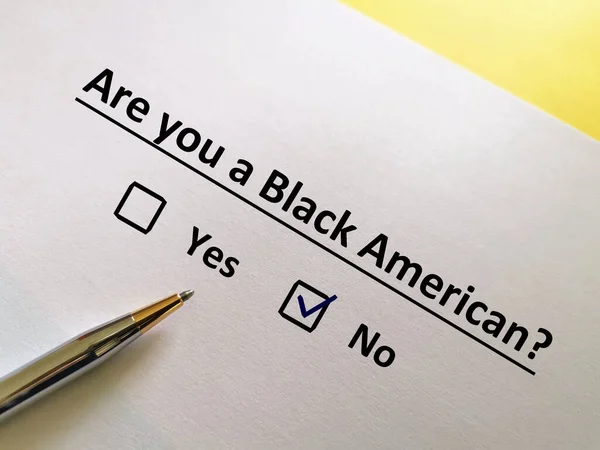 Una Persona Está Respondiendo Pregunta Sobre Sus Razas Negro Americano — Foto de Stock